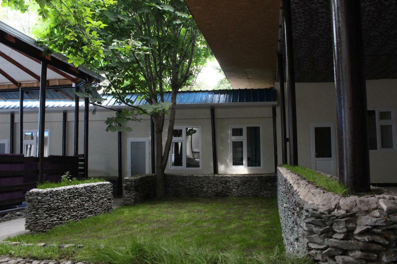 Park Hostel Osch Exterior foto
